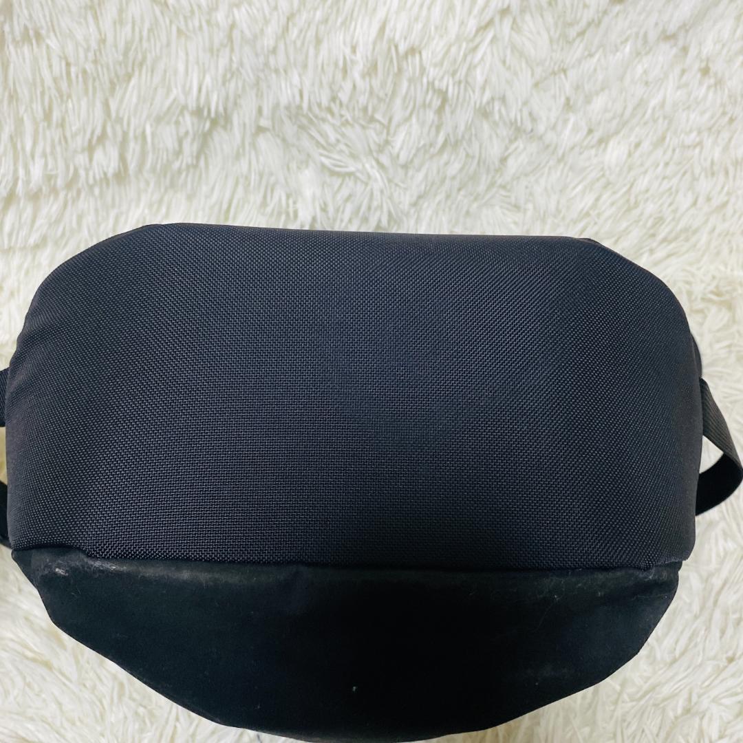 美品 アークテリクス ARC'TERYX アロー8 ショルダーバッグ ブラック