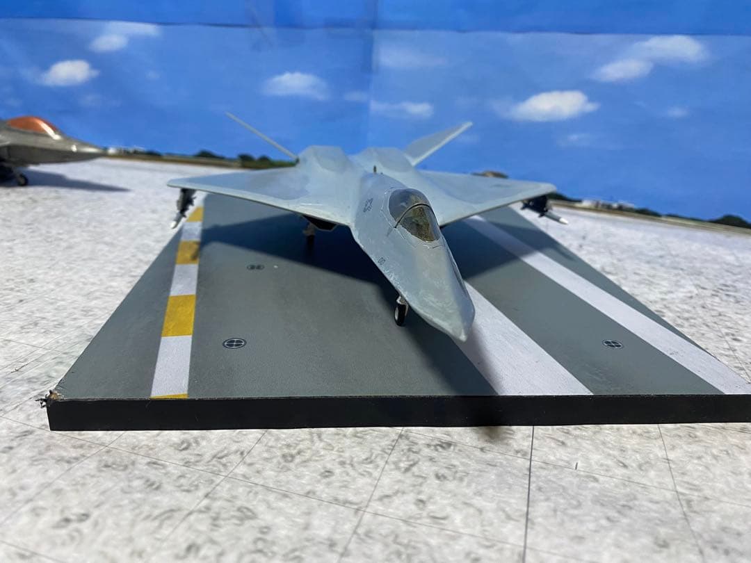 限定価格　YF-23 1/72スケール　プラモデル完成品