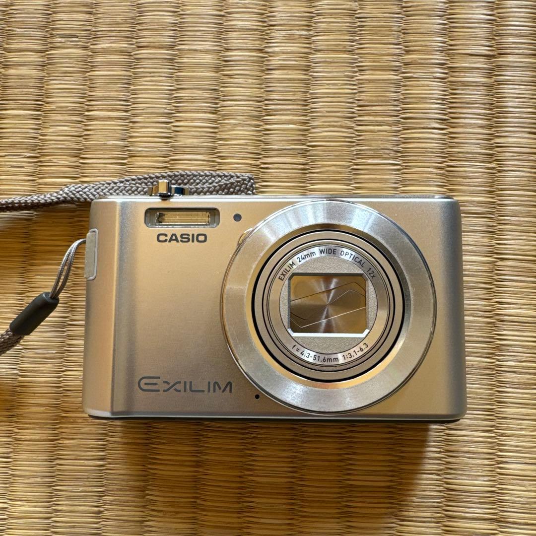 CASIO EXILIM 12倍ズーム デジタルカメラ　今日だけ値下げ