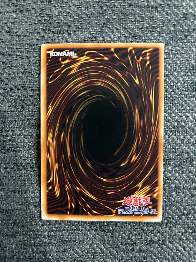 遊戯王 青眼の白龍 真紅眼の黒竜 ブラックマジシャン レリーフ3枚セット