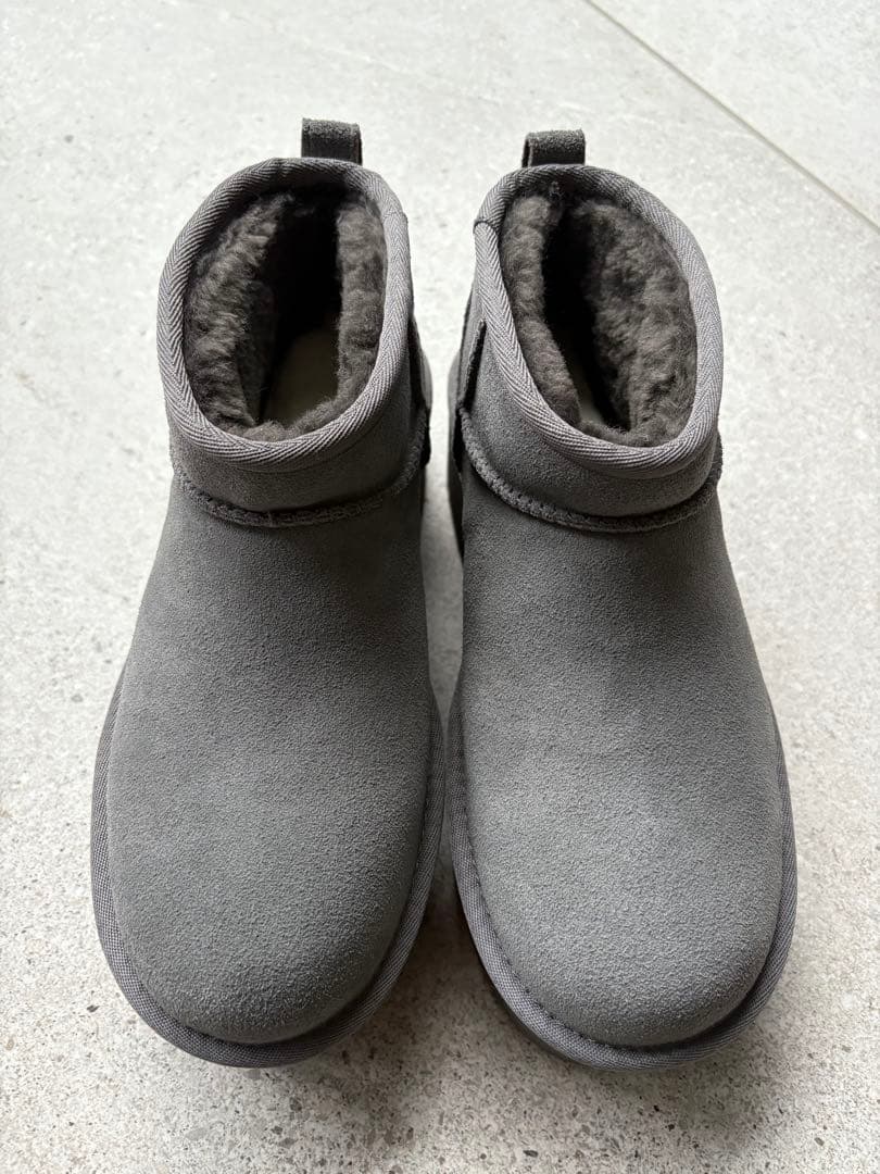 新品未使用UGG グレー 厚底ショートブーツ