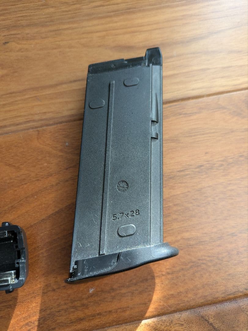 東京マルイ　FN5-7　FNファイブセブン ガスブローバックガン