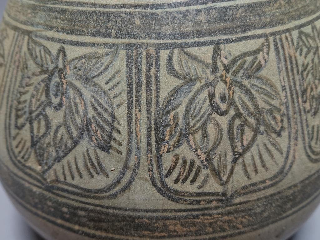 コレクター収集品　タイ　スワンカローク　鉄絵草花紋僧侶托鉢鉢　13～15世紀