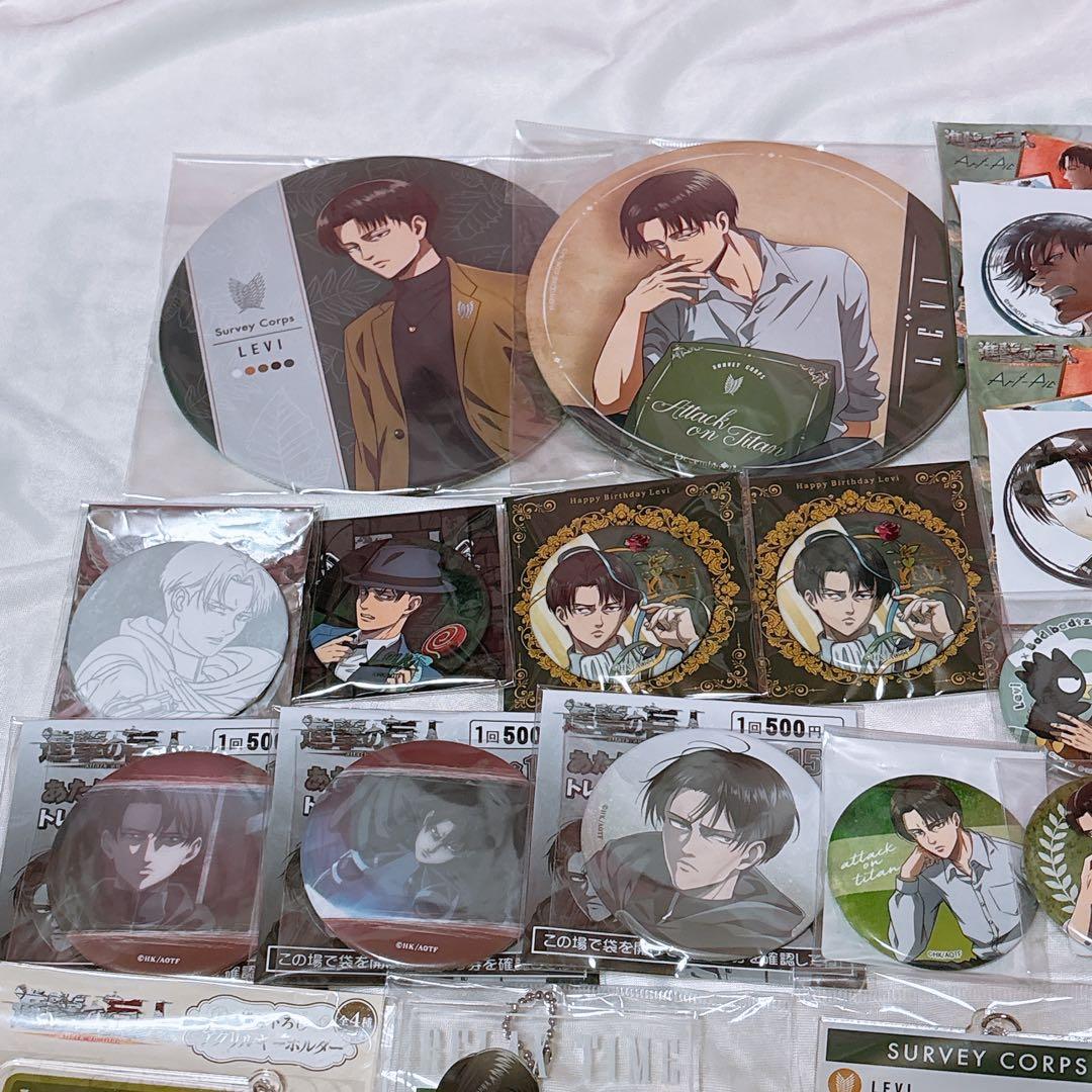 進撃の巨人　リヴァイ　缶バッジ　アクリルキーホルダー　まとめ売り　39点セット