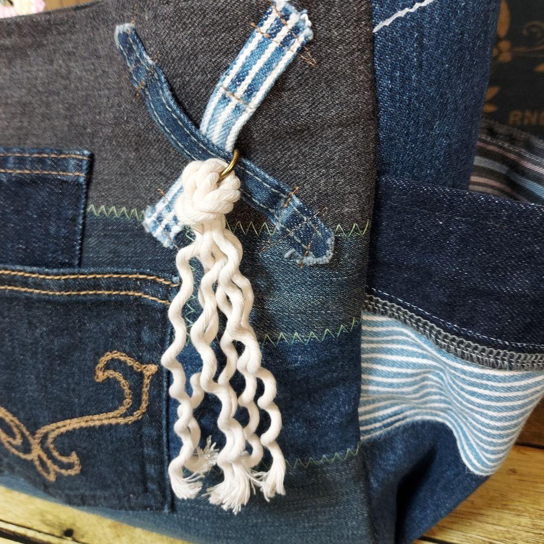 刺繍デニムバック　No.674　デニムリメイク　サイドポケット　刺繍バック