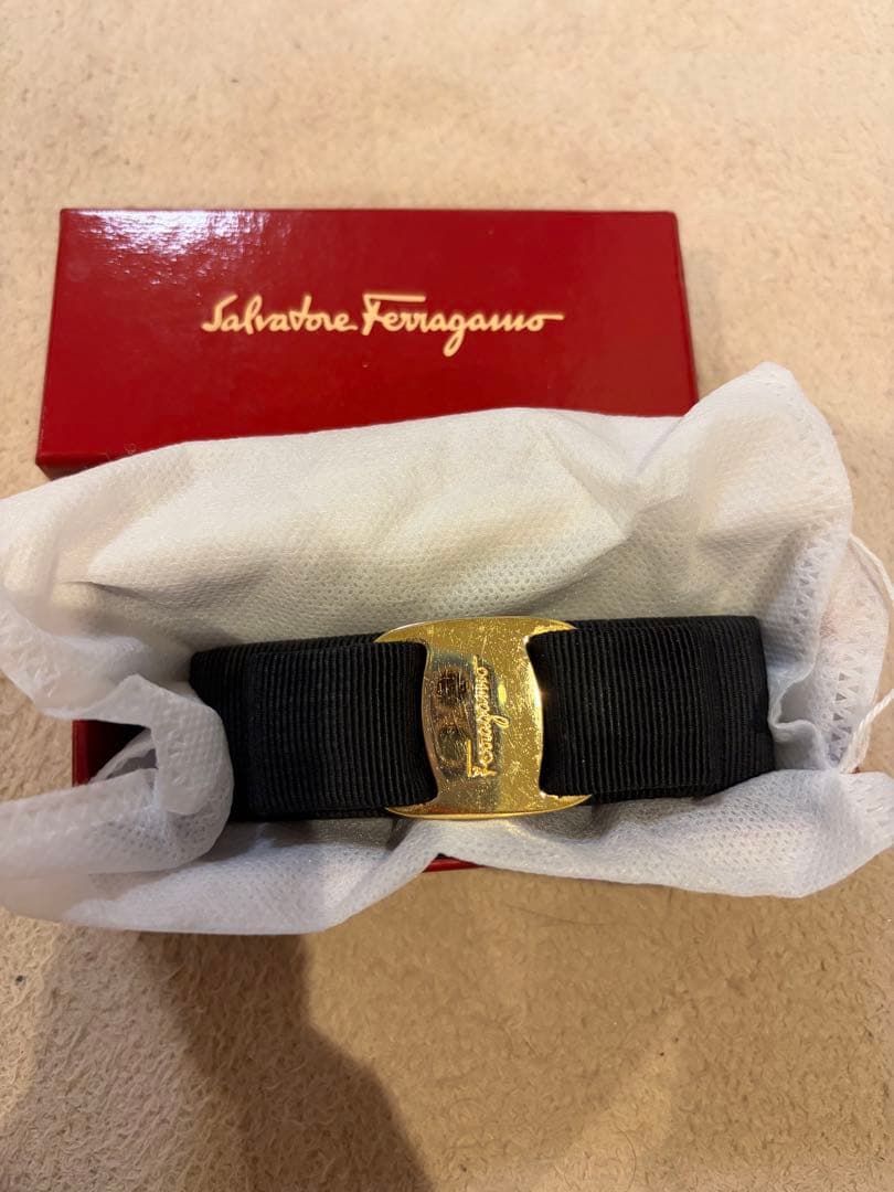 Salvatore Ferragamo ブラックヘアクリップ