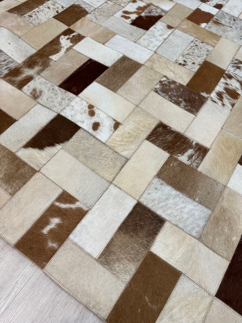 【東京都内23区配送無料】定価8万円　牛革　ラグ　カーペット　パッチワーク　絨毯