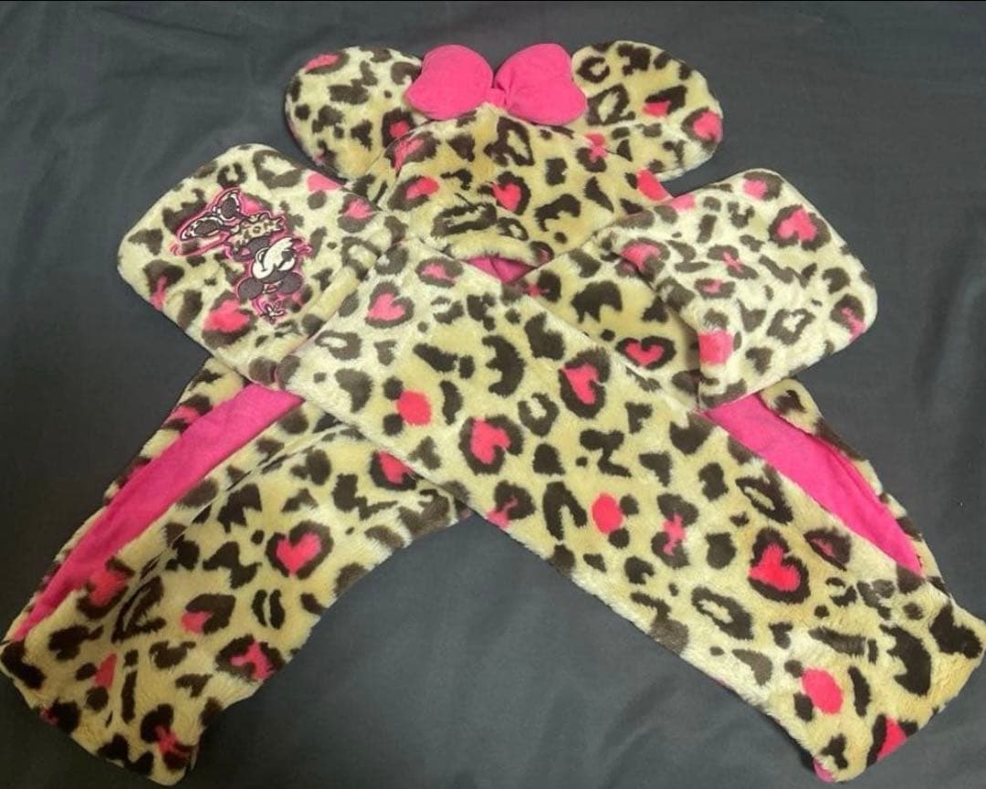 ミニーマウス風ヒョウ柄マフラーキャップ