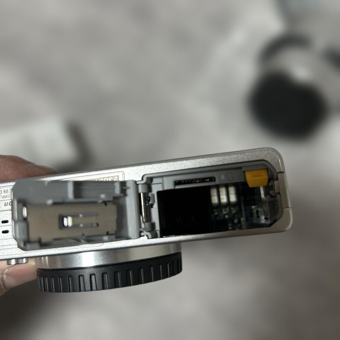 「美品」Nikon 1 J4 ミラーレスカメラ ダブルズームキット