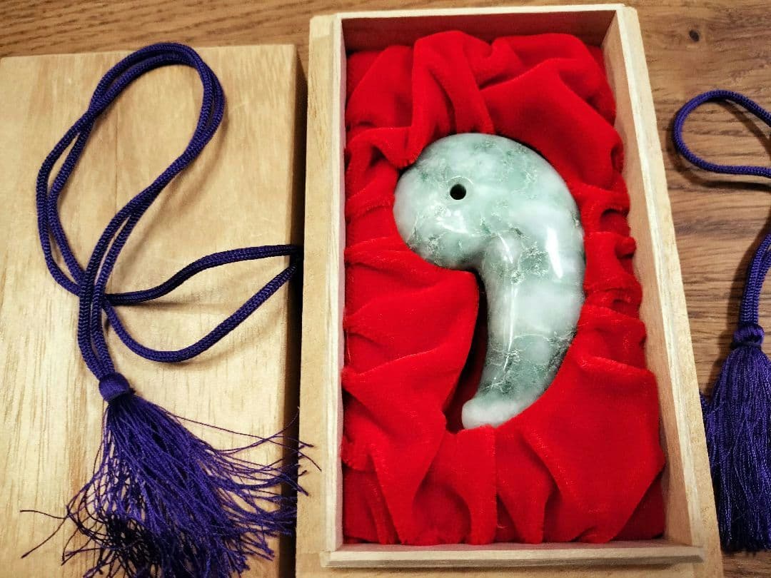 超希少 7cm 祖父のコレクション 糸魚川 翡翠 勾玉