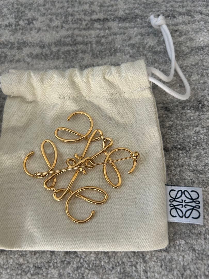 LOEWE アナグラムブローチ　ゴールド