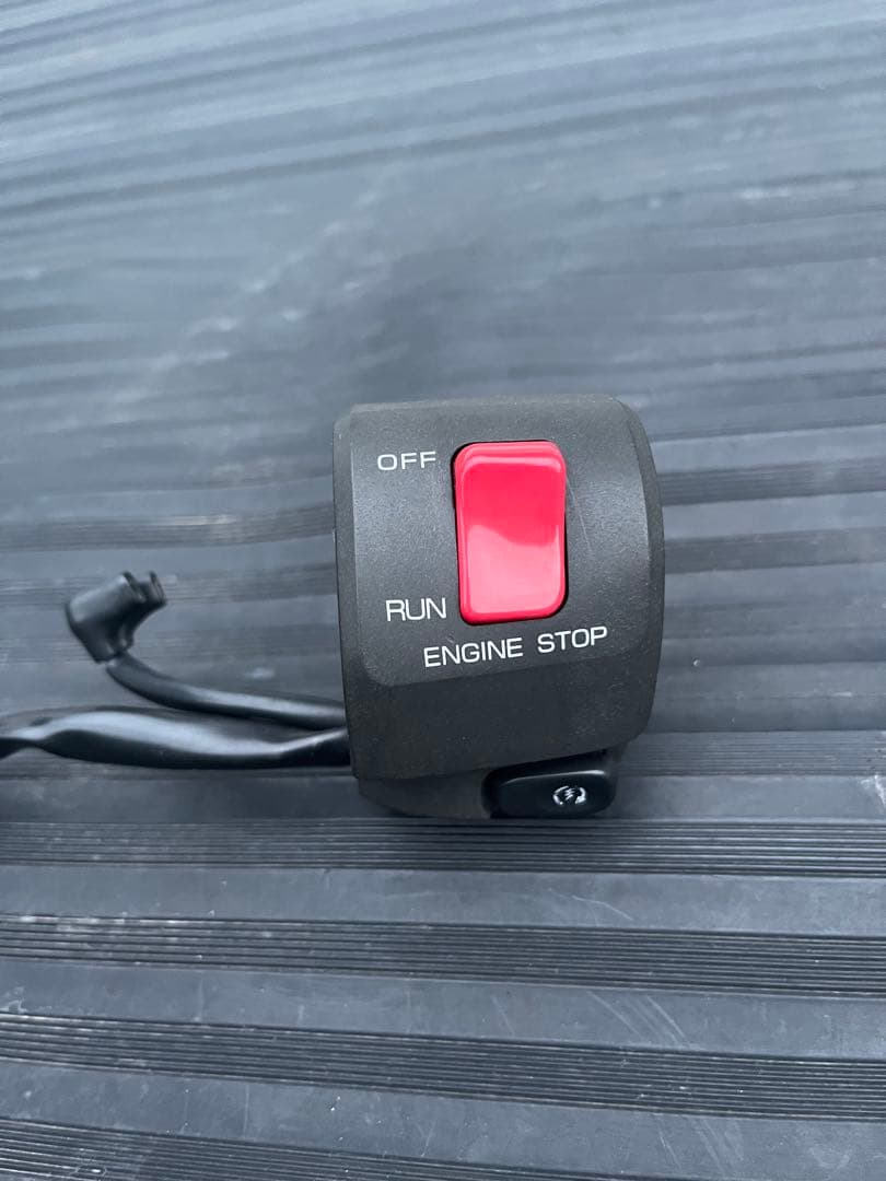 ゼファー400χ 左右スイッチボックス、インシュレーターセット