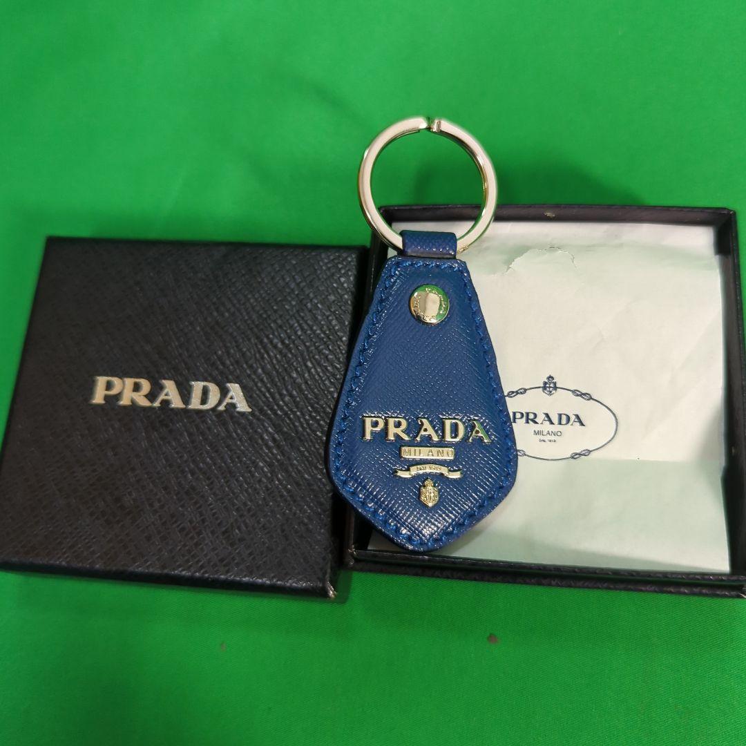 PRADA　ネイビー キーホルダー