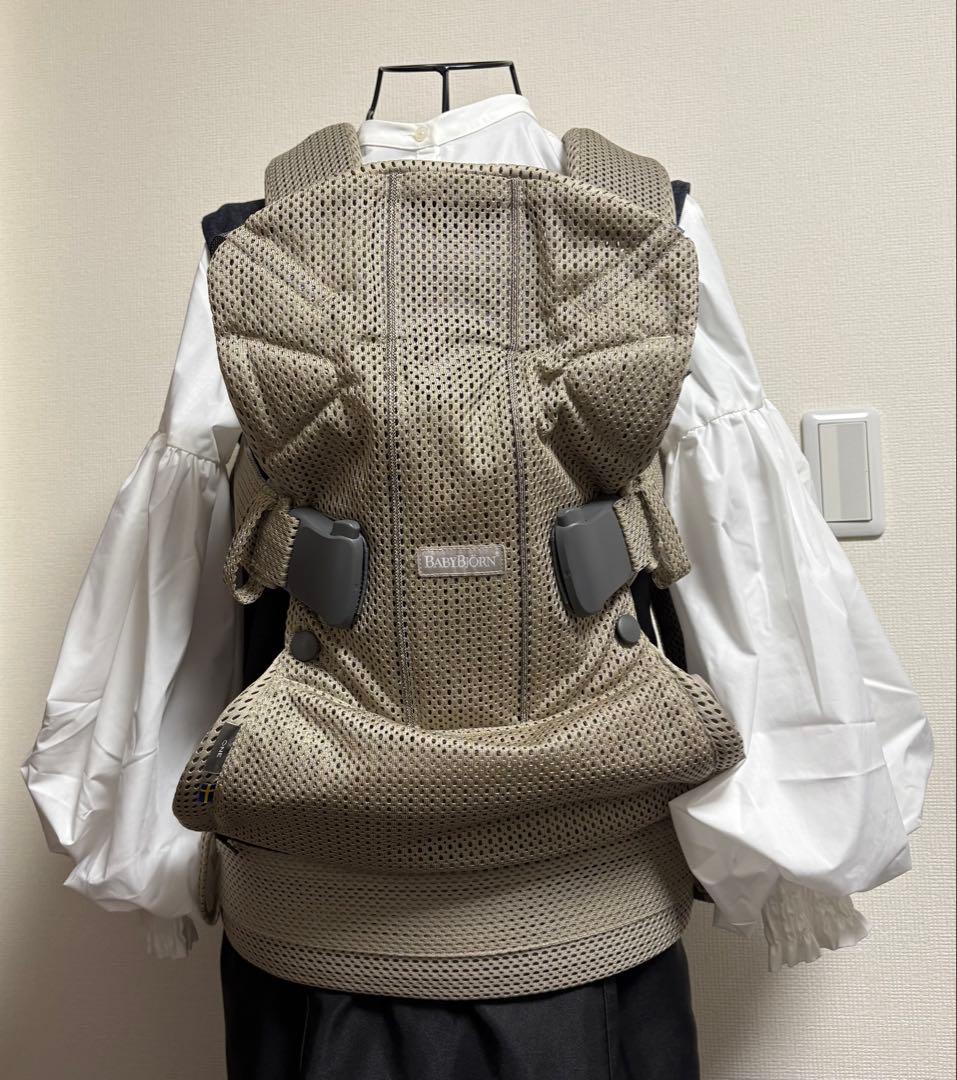 正規品　BABYBJÖRN One Kai 抱っこ紐 グレーベージュ メッシュ