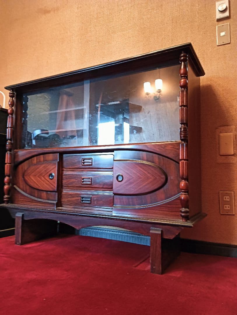 ダークブラウン　赤っぽいウッド ガラス扉キャビネット　昭和　レトロ　ビンテージ