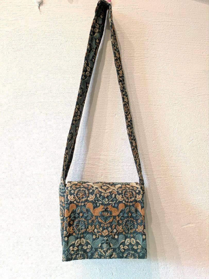 点と線模様製作所　リスノモリ刺繍ショルダーバッグ