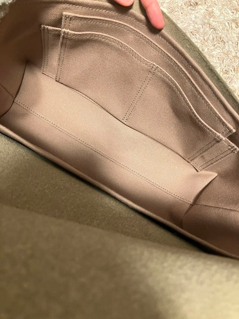 【新品タグ付き】Uni&co ダークグリーン メッセンジャーバッグ