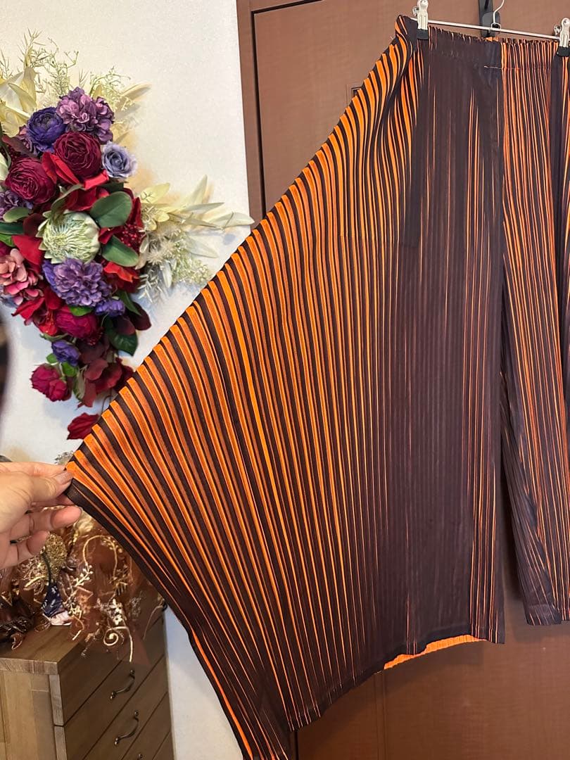 プリーツプリーズ　アルトネオンワイドパンツ　オレンジx 黒　美品　ネオンオレンジ