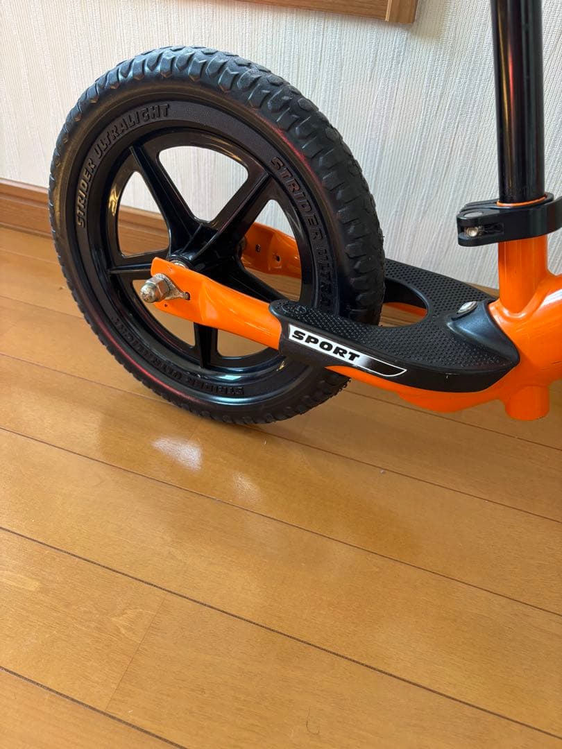 STRIDER バランスバイク オレンジ 12インチ➕新品プロテクターセット
