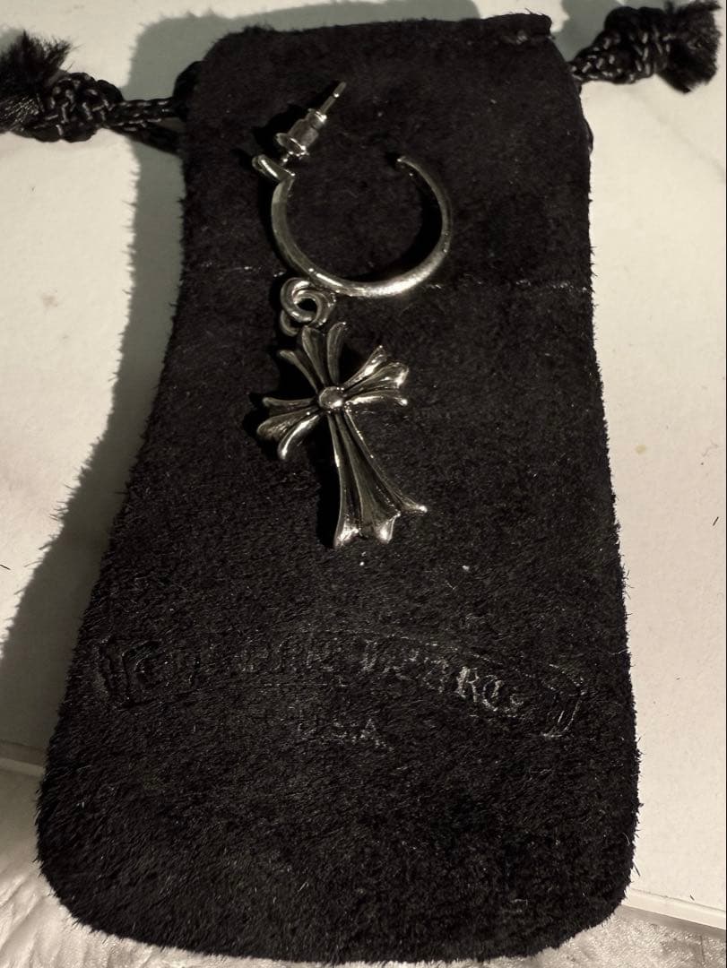 はち様　「訳アリ早い者勝ち」　クロムハーツ　タイニーCHクロス　ピアス