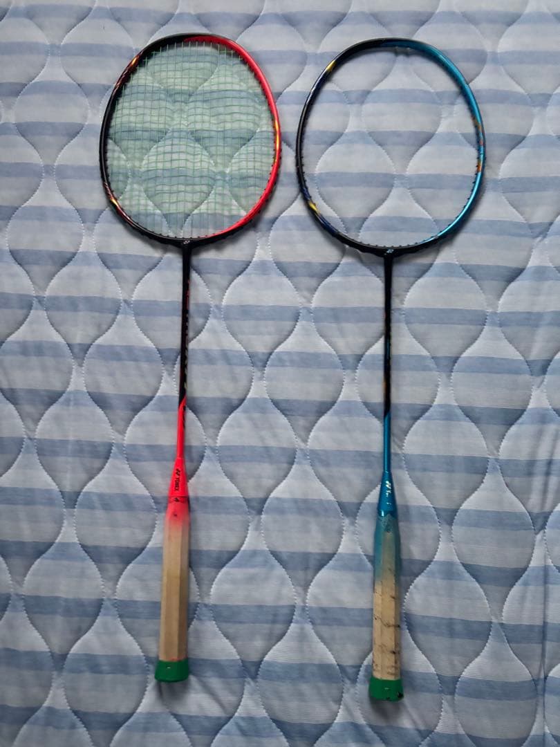 ASTROX 77 バドミントンラケット 赤/青