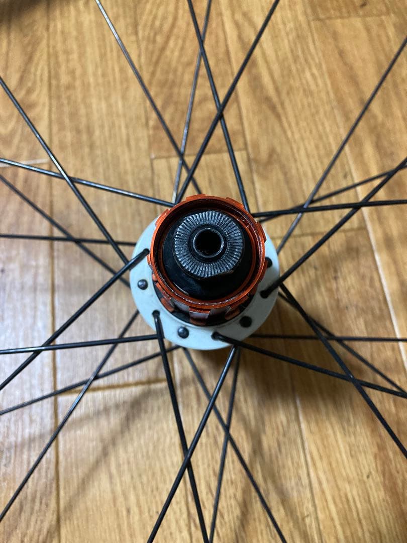 DTSWISS R1800 GIANTホイール(クリンチャー) 白 700c