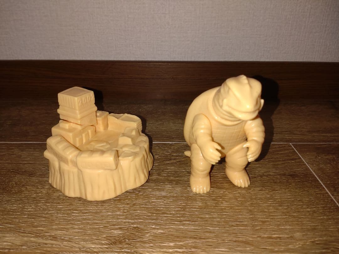 トイグラフ　未塗装　ガメラ　マーミット　ゴジラ　ソフビ