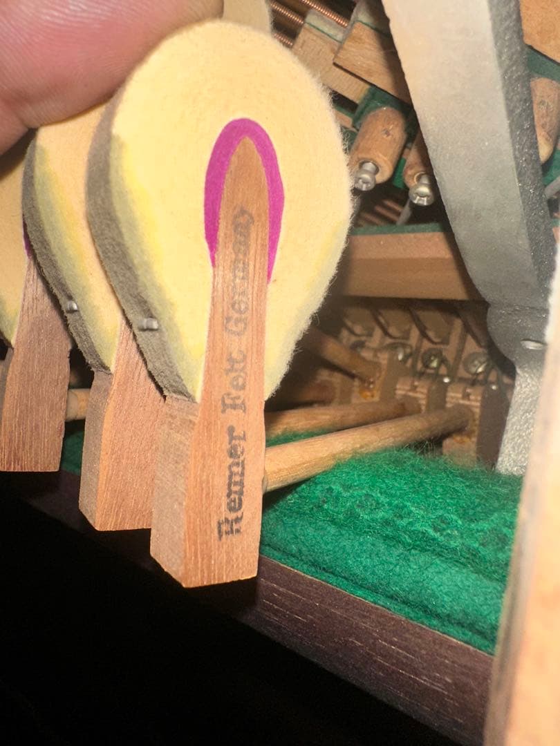 ピアノ　日本製ビクターV80M