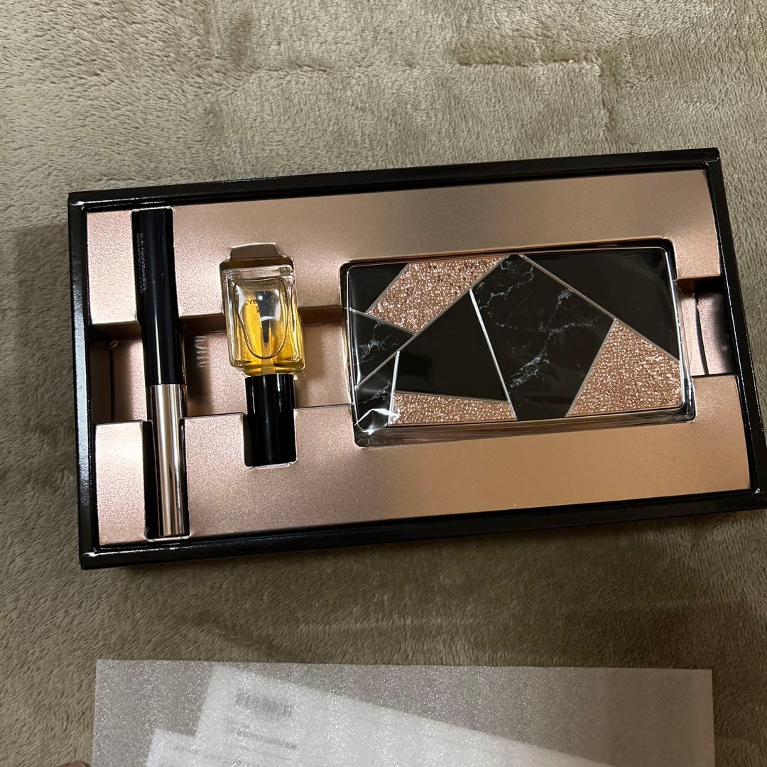 メナード　シャイニングコフレ　2022