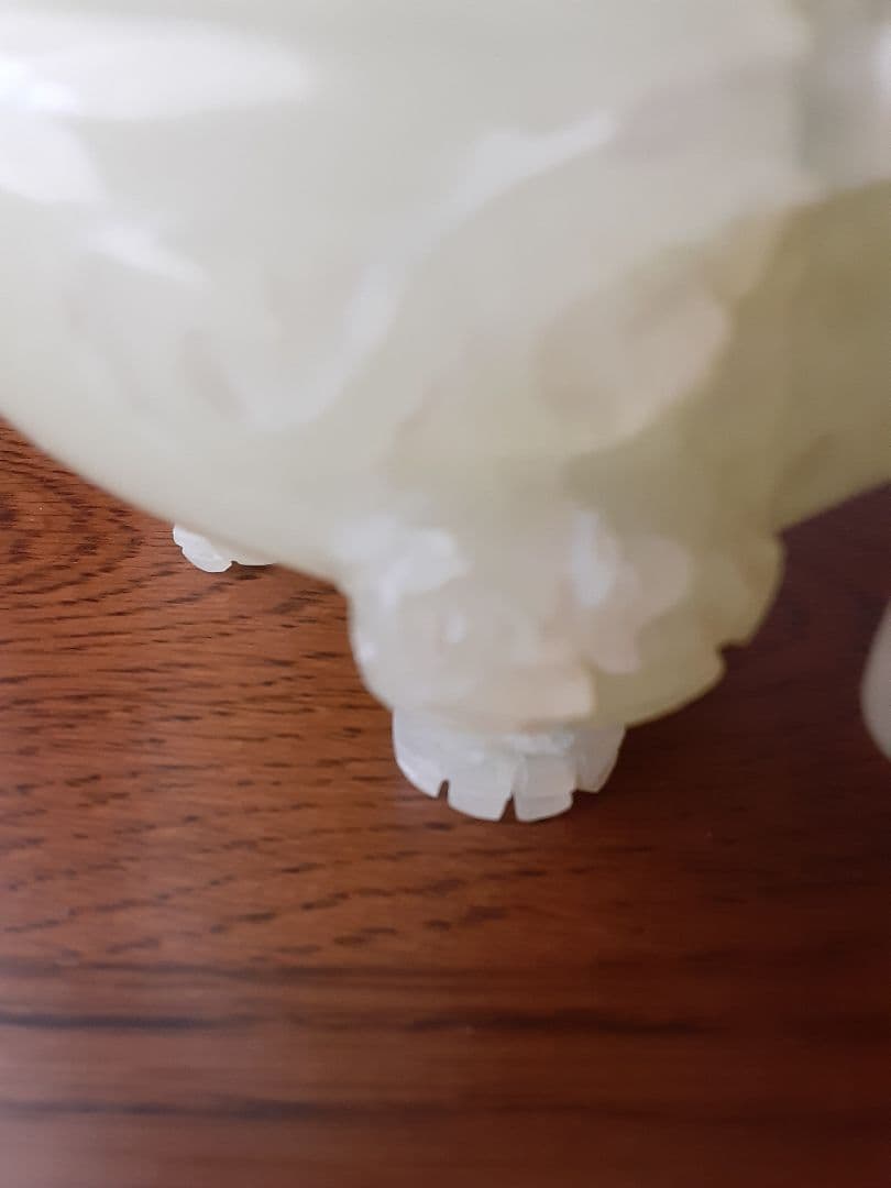 【中国】翡翠　❇透かし彫り香炉❇　龍　置物　アンティーク　工芸品　（台座付き）