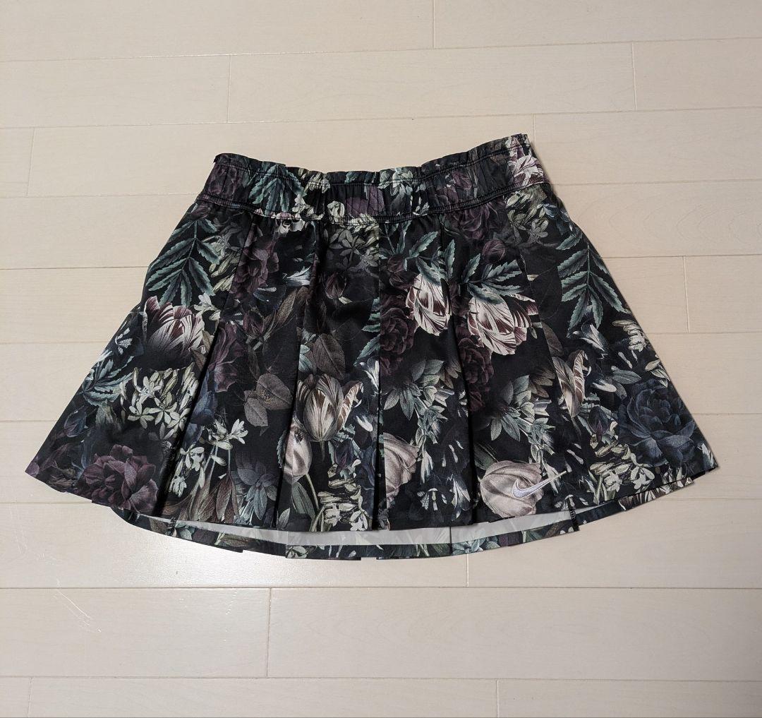 ナイキ　フローラル柄スコート　テニス