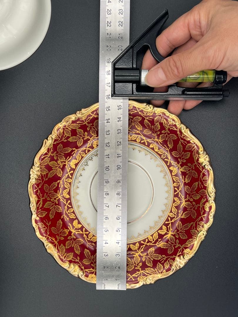 赤と金のティーカップ・ソーサーセット