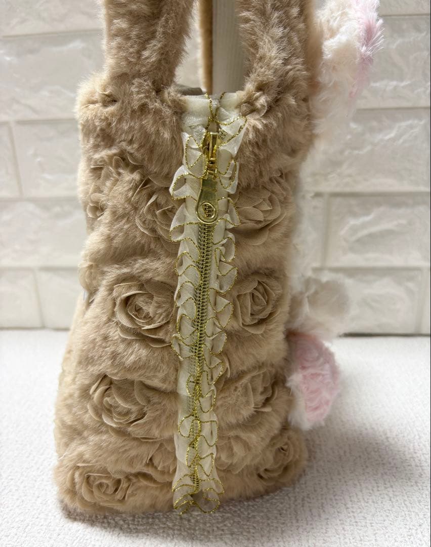 は*☆様 コヤンイサムチョン　サイドファスナーバッグ　ベージュファー　白うさちゃ