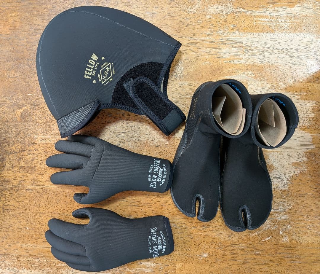 FELLOW ウェットスーツ　サーフキャップ・グローブ・ブーツセット