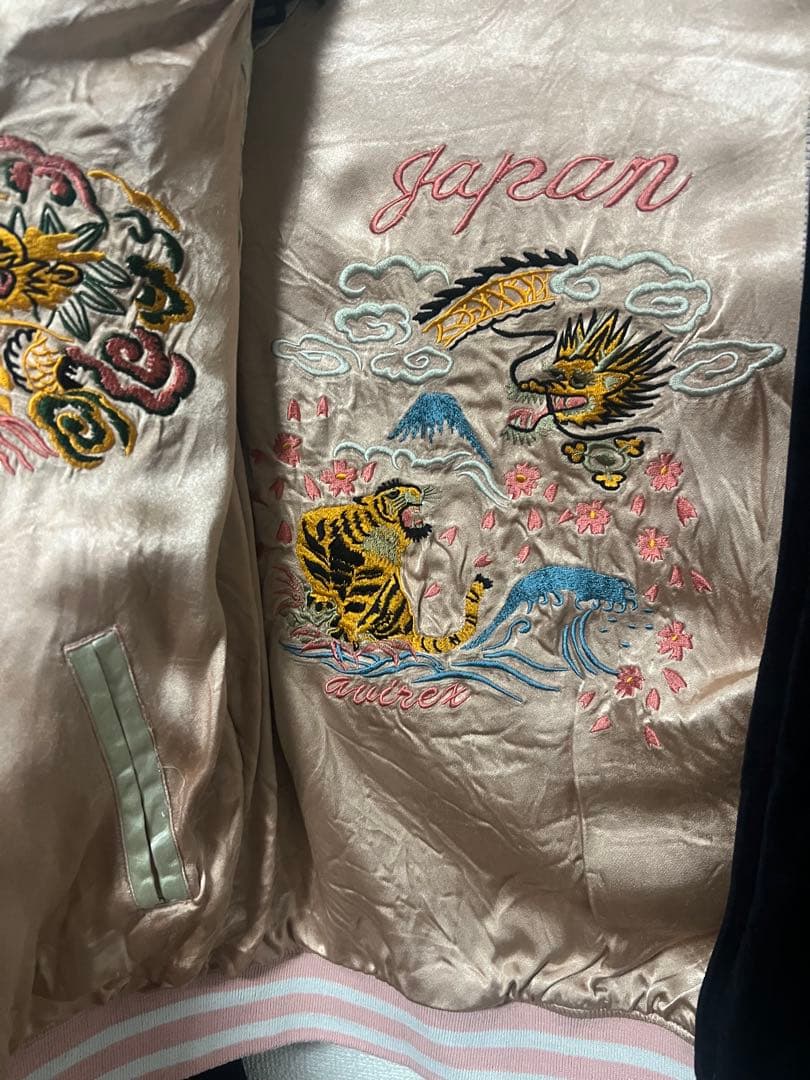 ⚪︎みぃ⚪︎AVIREX スカジャン 黒 ベルベット