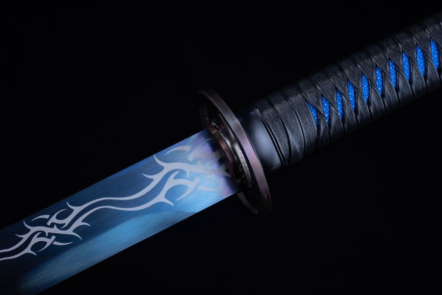 青火刺繍春刀  武具　刀装具　日本刀　模造刀   居合刀