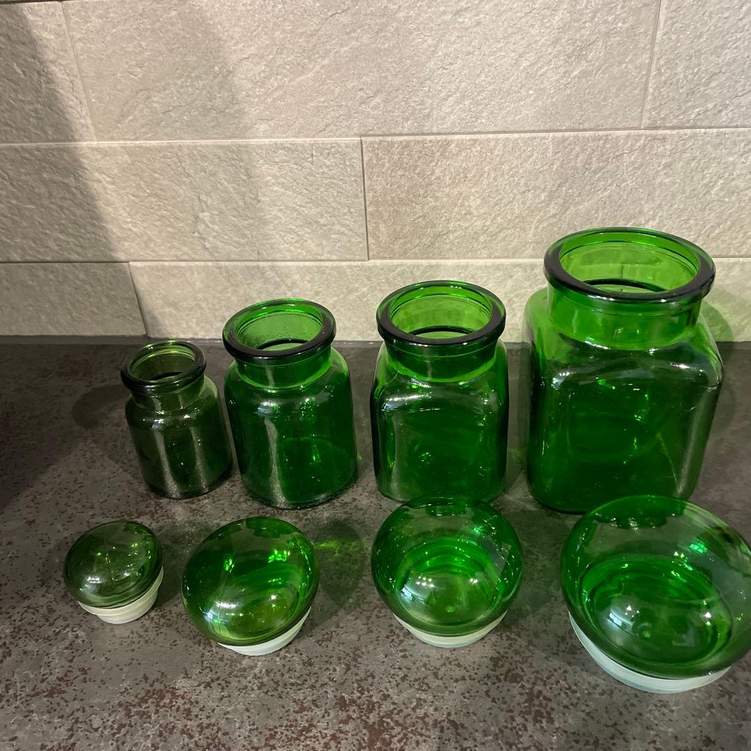 蓋付きベルギー製エメラルドグリーン ガラス瓶4個