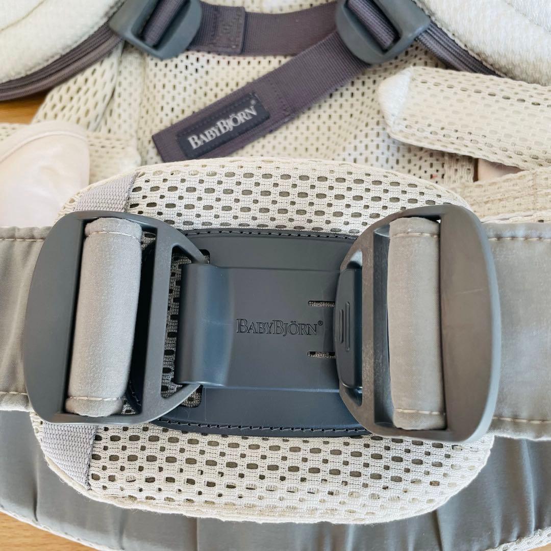 ベビービョルン　抱っこ紐　ハーモニー　クリーム色