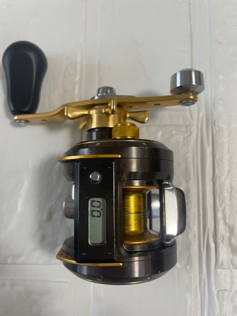 デジタル表示 両軸リール ゴールド/ブラック