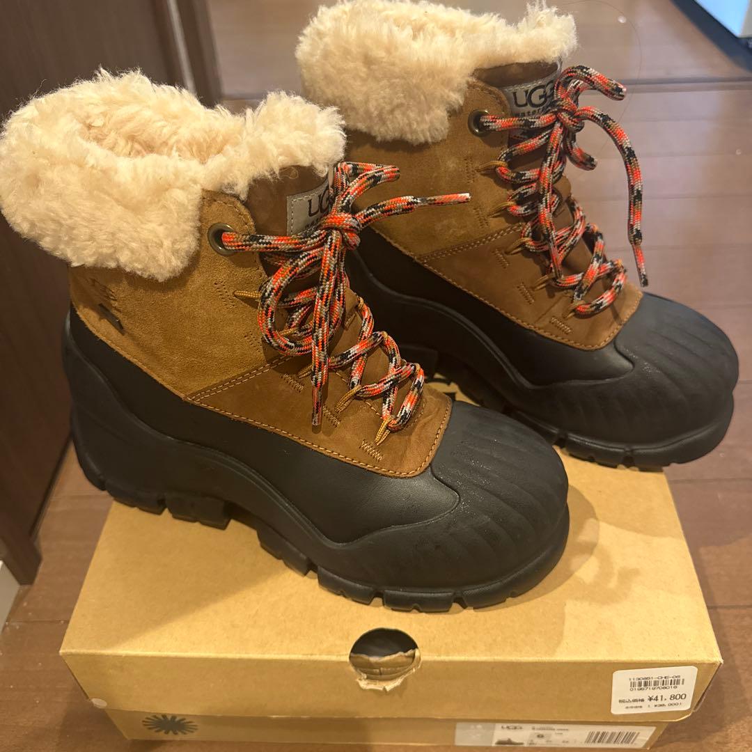 UGG ボアブーツ 23cm ほぼ未使用 やさしい雰囲気