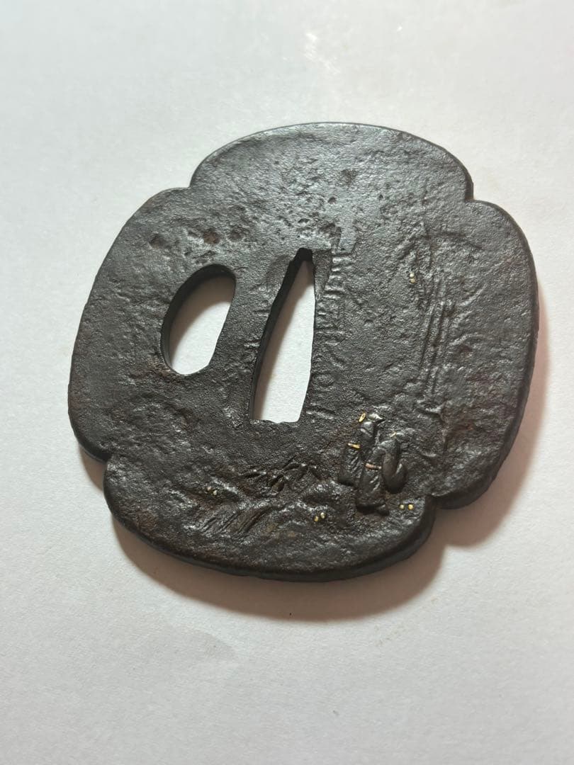 鐔鍔つば　山城国伏見住金家　在銘　唐人物　風景図　鉄地　江戸時代