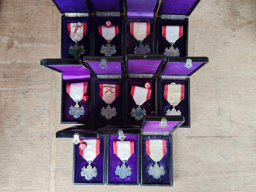 ★旧日本軍 勲章 まとめ売り 11点 ケース付 明治～昭和 勲章類 記章 記念章
