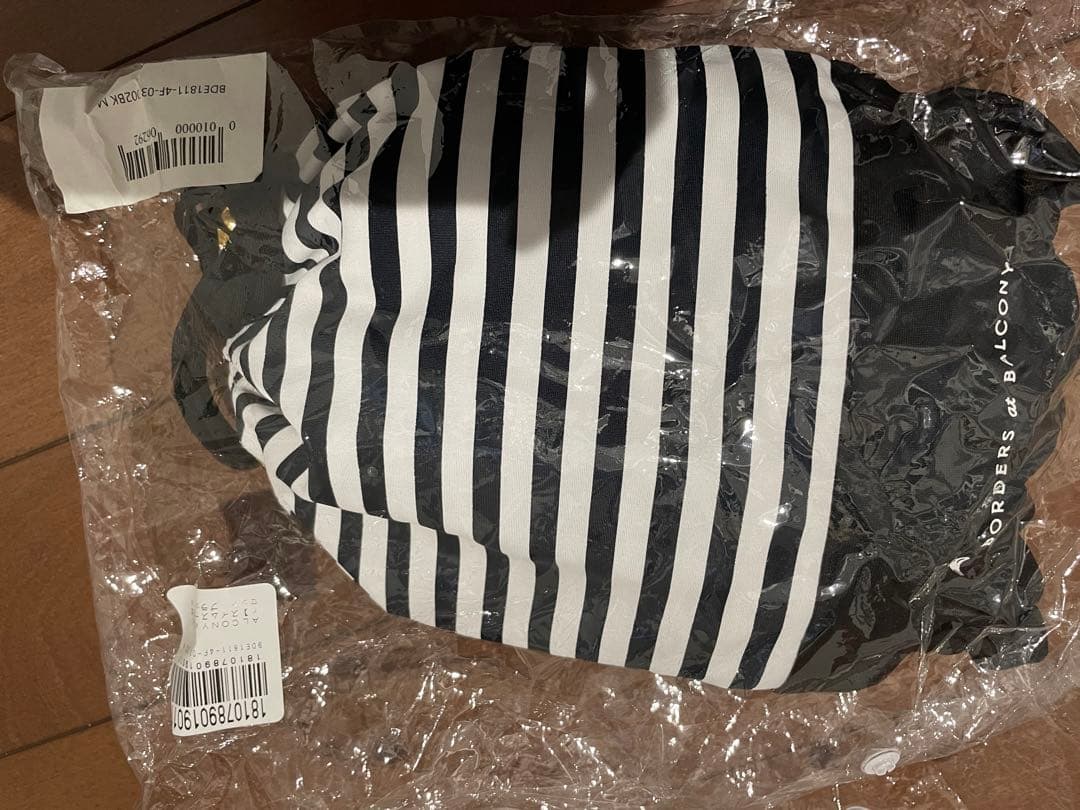 パンダ　フリル付きオフショルダー水着 ブラック　ボーダーズアットバルコニー