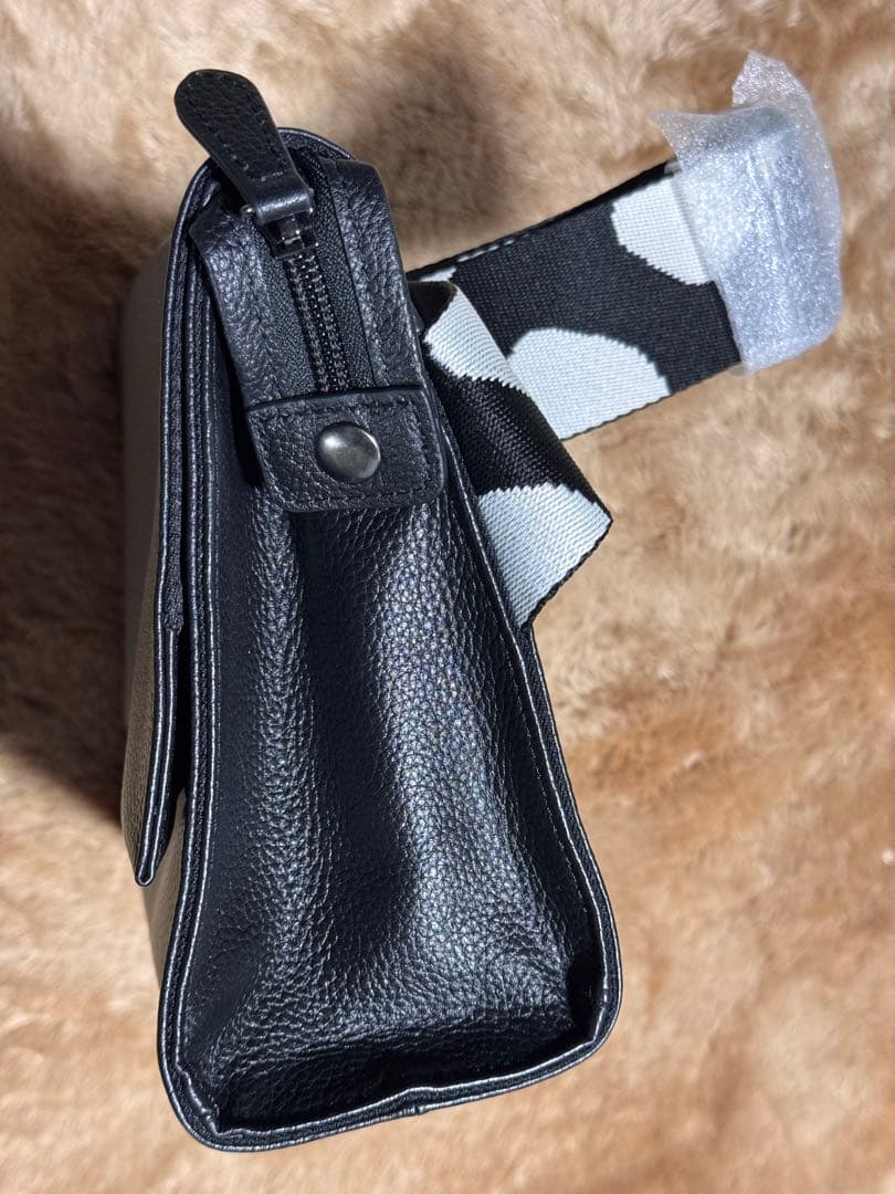 【値下げ中/新品同様/極美品】イアパピヨネ ショルダーバッグ ボディバッグ