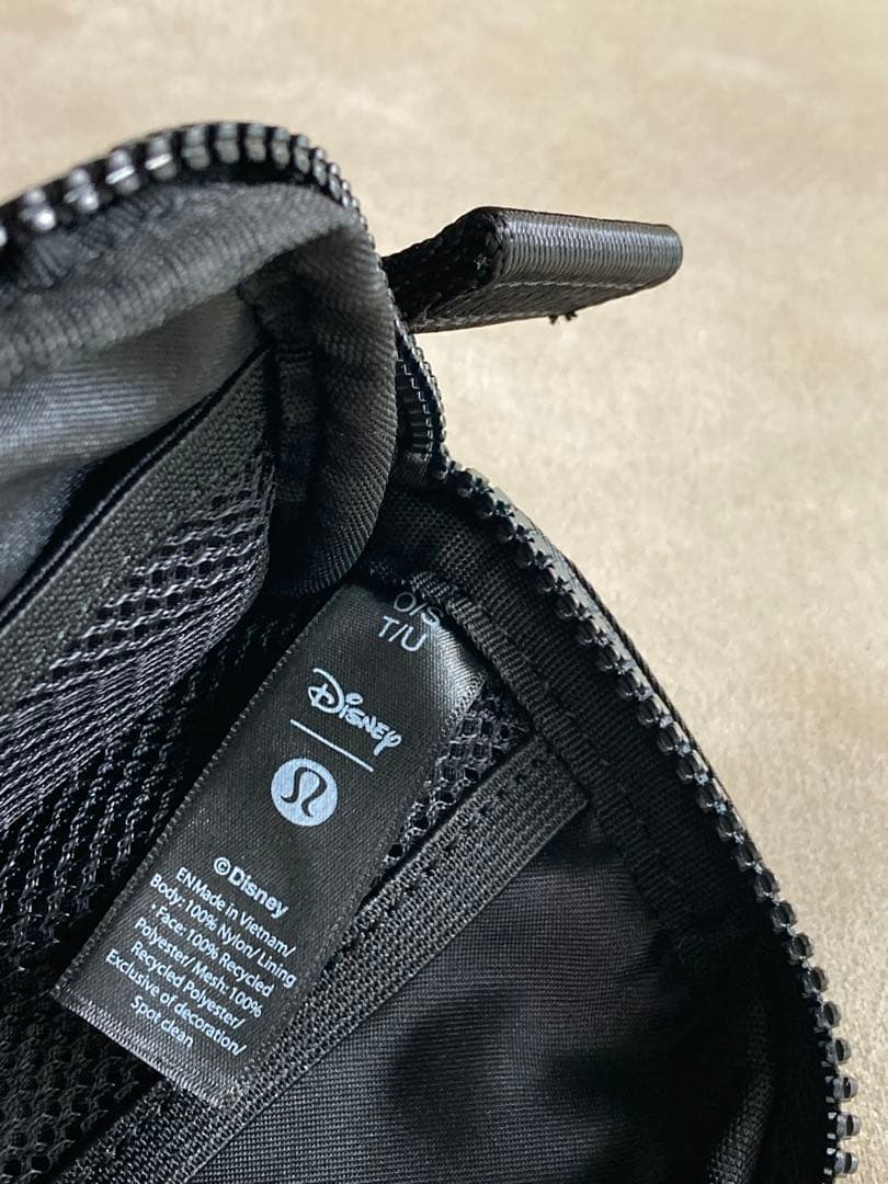 【新品未使用タグ付き】ディズニー x ルルレモン ベルトバッグ 1L ミッキー