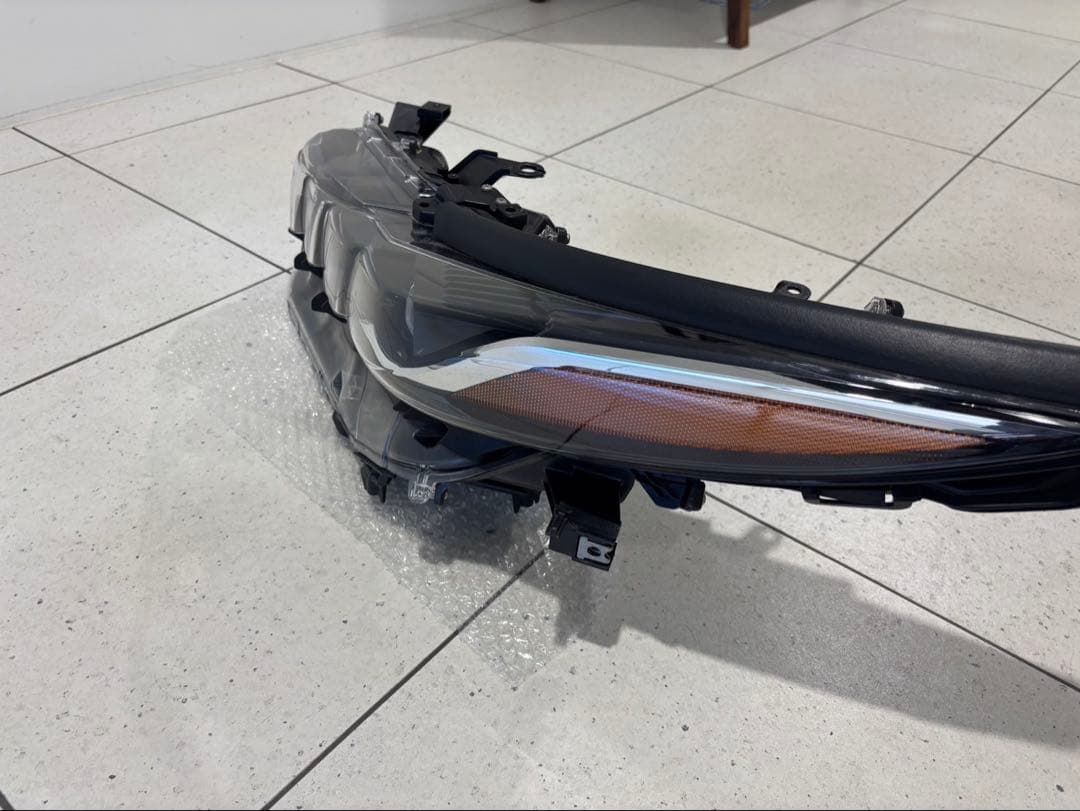 プリウスPHV 左ヘッドランプASSY　＃81185-47560