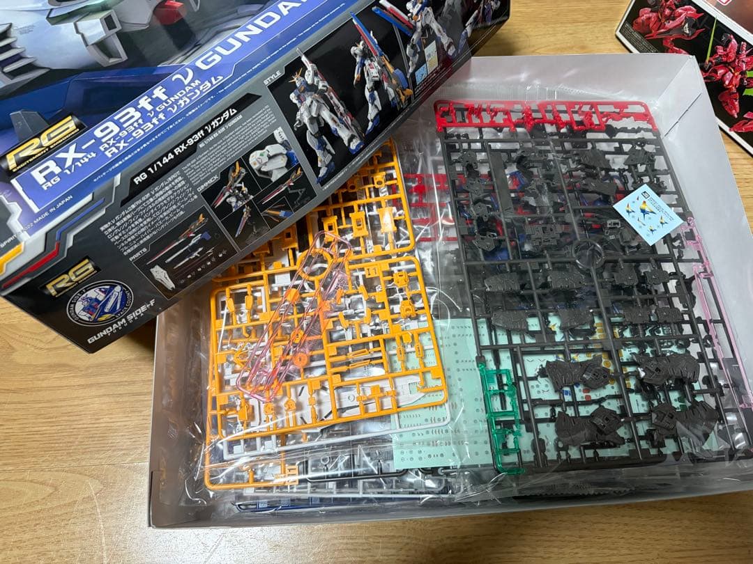 RG RX-93ff V GUNDAM & MSN-04 SAZABI 限定