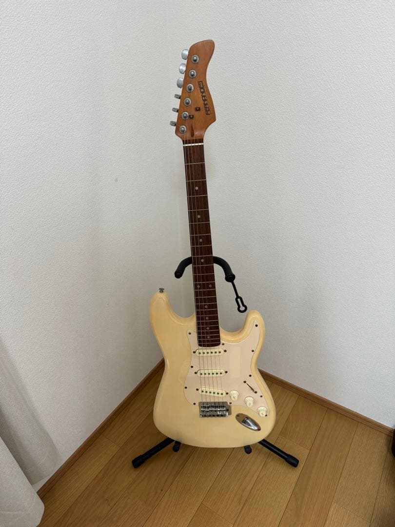 FERNANDES ストラトキャスタータイプ エレキギター