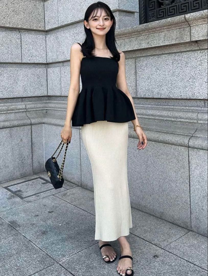 【美品】アニュアンス　ホールガーメントペプラムニットキャミ　ブラック