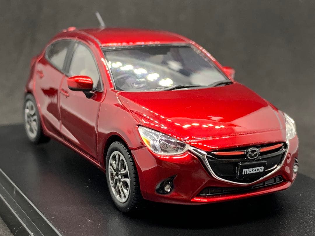 マツダ　Mazda2 1/43ミニカー ソウルレッドクリスタルメタリック